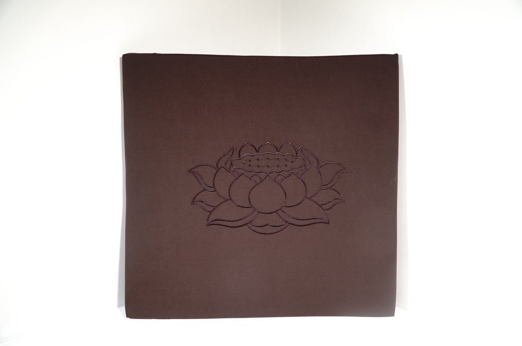 Tọa cụ ngồi thiều làm lễ Phật vải mút thêu êm ái bển chắc nhiều màu - 60x58x3cm