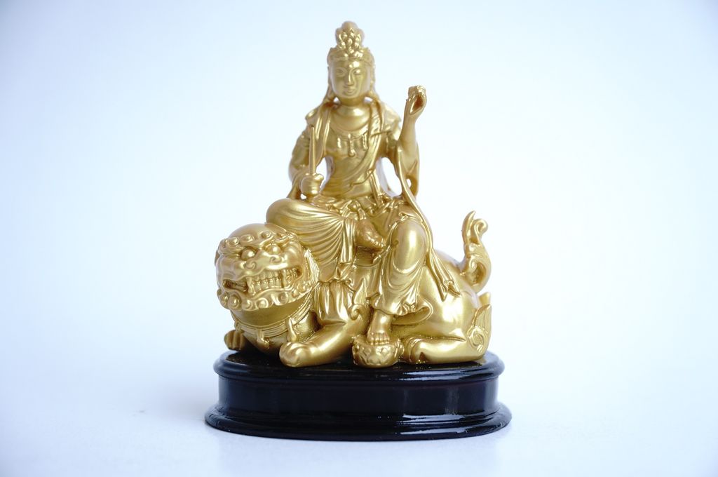 Tượng Phật Văn Thù bồ tát ngồi cưỡi hổ nhũ vàng - Cao 10cm