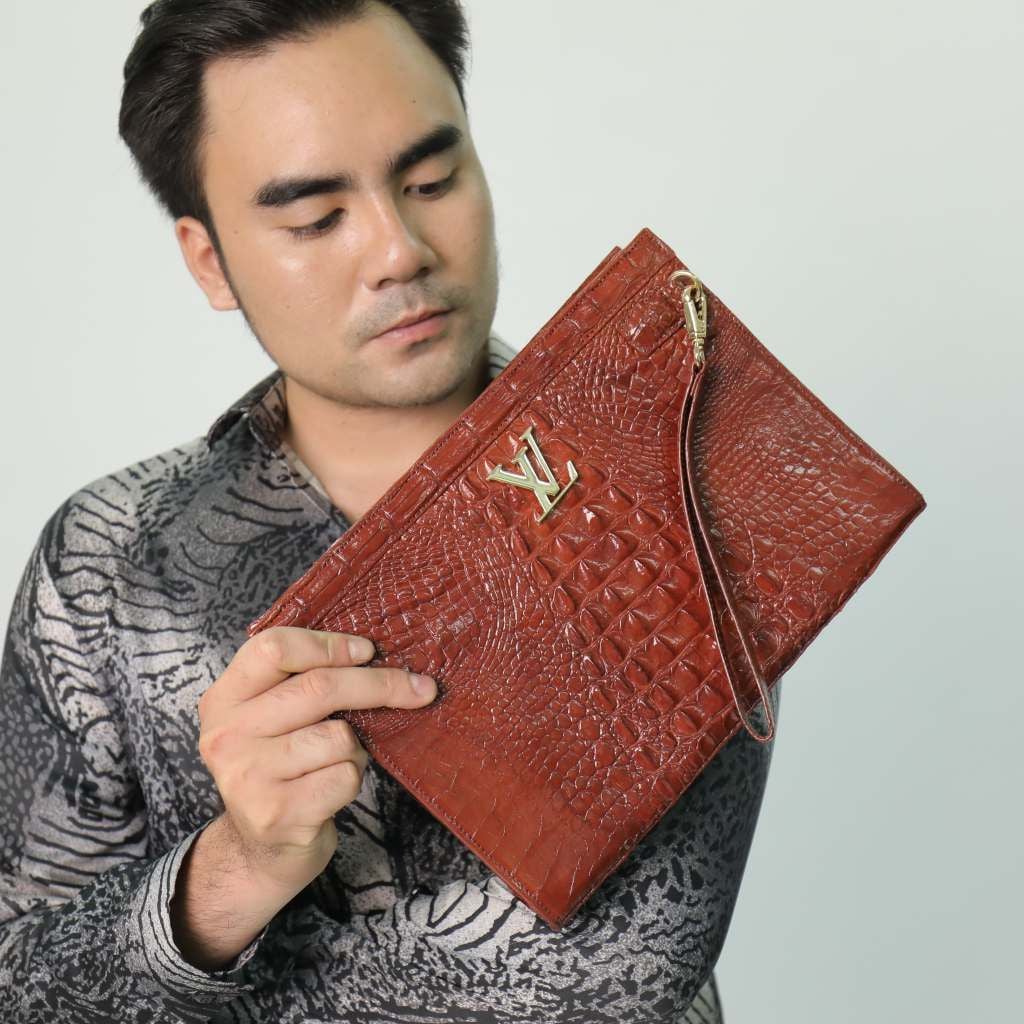 Clutch cầm tay cho nam [DA CÁ SẤU NÂU ĐỎ SANG CHẢNH]