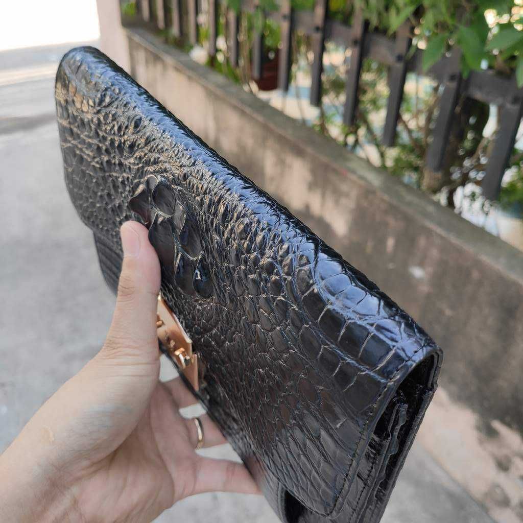 Cặp nam da cá sấu KHÓA SỐ CẦM TAY LỊCH LÃM!