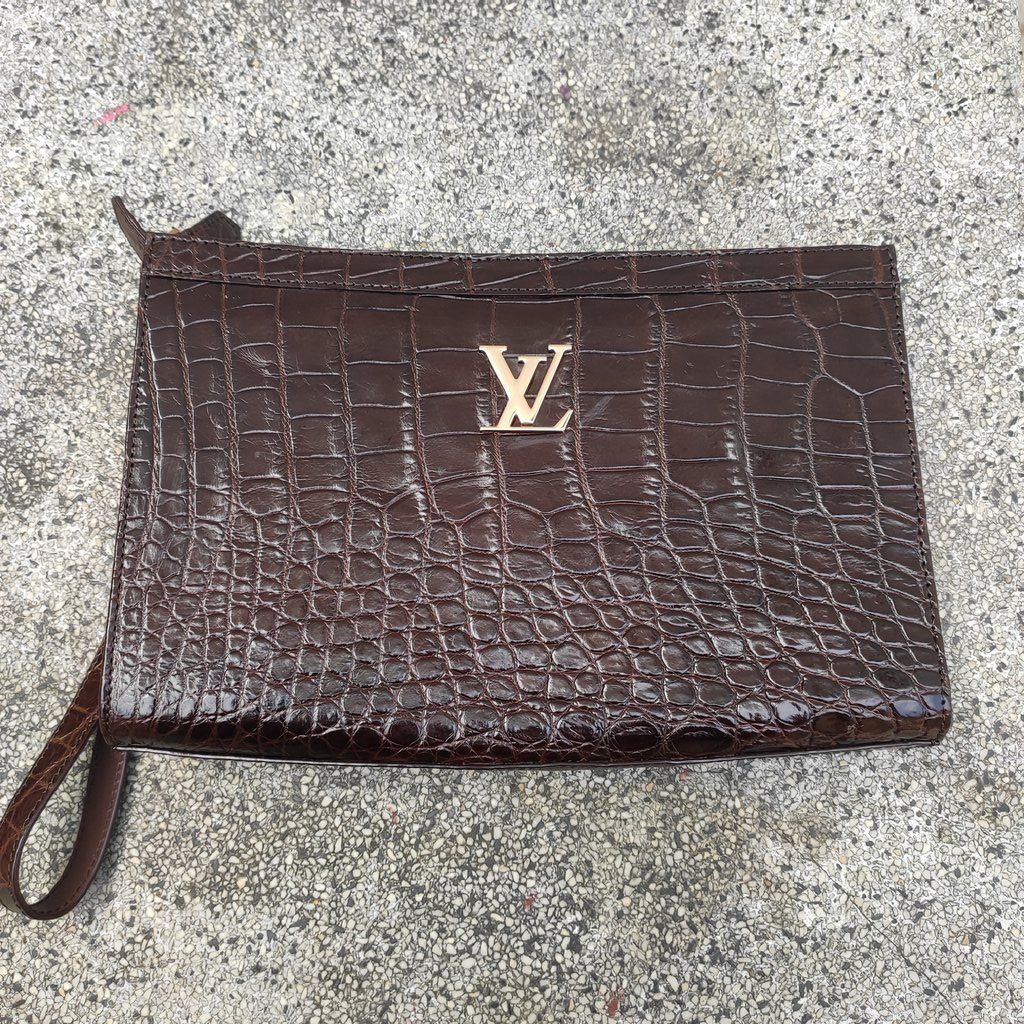 Clutch nam cầm tay [DA BỤNG CÁ SẤU PHIÊN BẢN MÀU NÂU LỊCH LÃM]