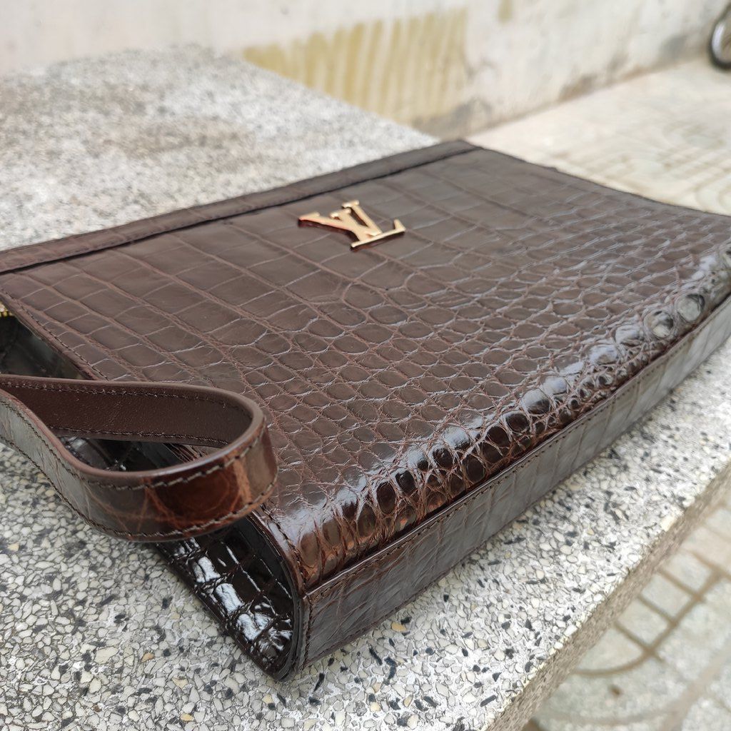 Clutch nam cầm tay [DA BỤNG CÁ SẤU PHIÊN BẢN MÀU NÂU LỊCH LÃM]