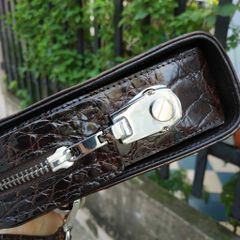 Clutch da cá sấu KHÓA SỐ lịch lãm!
