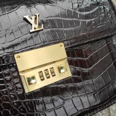 Cặp nam da cá sấu cầm tay Phiên bản Đặc biệt màu Mận chín [3 SỐ BẢO MẬT]