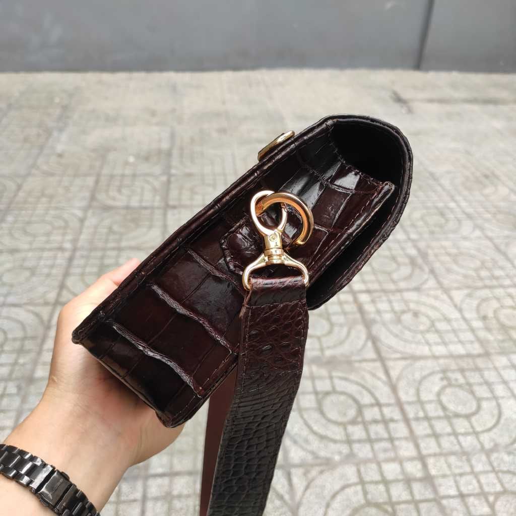 Cặp nam da cá sấu cầm tay Phiên bản Đặc biệt màu Mận chín [3 SỐ BẢO MẬT]