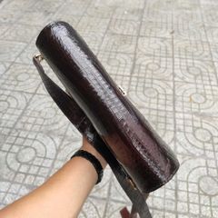 Cặp nam da cá sấu cầm tay Phiên bản Đặc biệt màu Mận chín [3 SỐ BẢO MẬT]