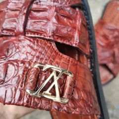 Dép quai ngang [DA CÁ SẤU NÂU ĐỎ SIÊU ĐẸP] đế cao su tự nhiên rất bền!