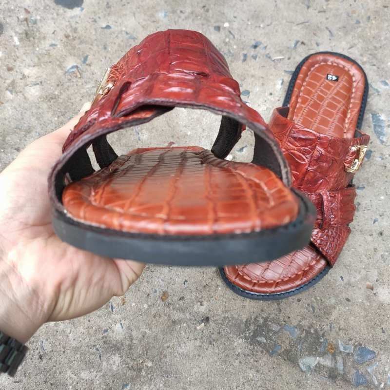 Dép quai ngang [DA CÁ SẤU NÂU ĐỎ SIÊU ĐẸP] đế cao su tự nhiên rất bền!