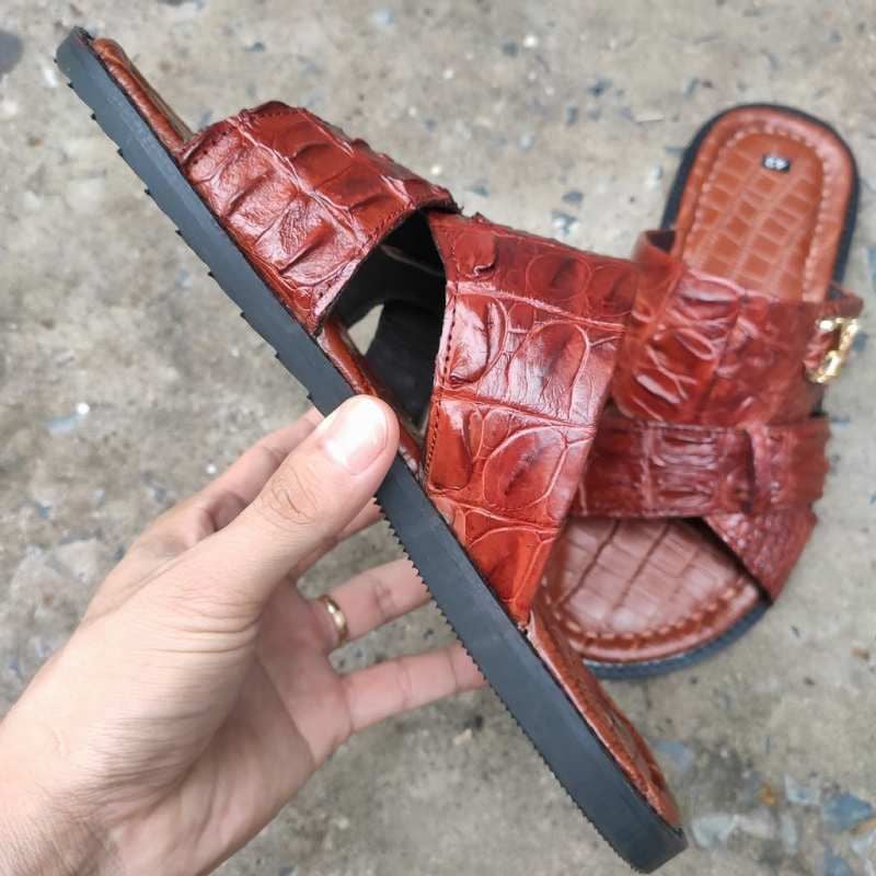 Dép quai ngang [DA CÁ SẤU NÂU ĐỎ SIÊU ĐẸP] đế cao su tự nhiên rất bền!