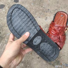 Dép quai ngang [DA CÁ SẤU NÂU ĐỎ SIÊU ĐẸP] đế cao su tự nhiên rất bền!