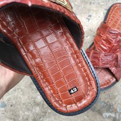 Dép quai ngang [DA CÁ SẤU NÂU ĐỎ SIÊU ĐẸP] đế cao su tự nhiên rất bền!