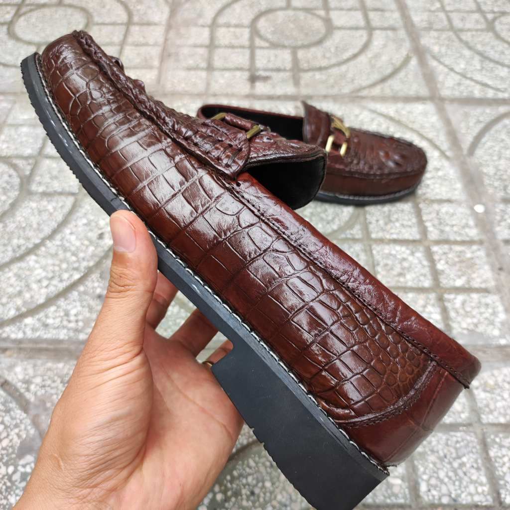 Giày lười Đế bằng rất sang. Gù cá sấu nâu đất dễ phối đồ!