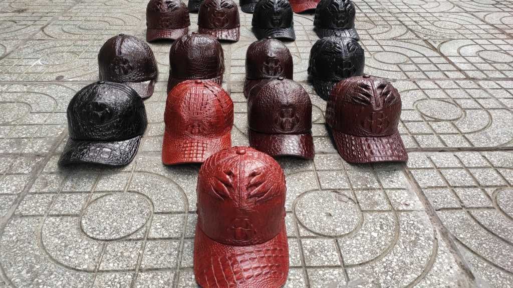 Mũ lưỡi trai da cá sấu trơn có Gù rất đẹp!