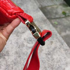 Túi da cá sấu Đeo bụng màu đỏ đẹp Nổi bật!