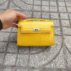 Túi nữ màu vàng quyến rũ. Da bụng cá sấu vân mịn đẹp Cao cấp!