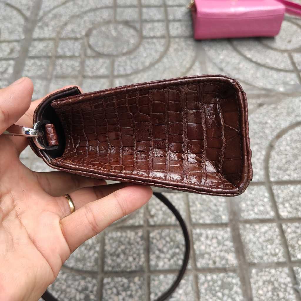 Túi đeo nữ Phiên bản nhi nhon đáng yêu. Da bụng cá sấu nhẹ nhàng!