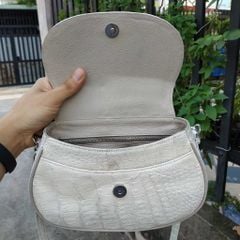 Túi nữ đeo chéo da bụng cá sấu bạch tạng hiếm có!