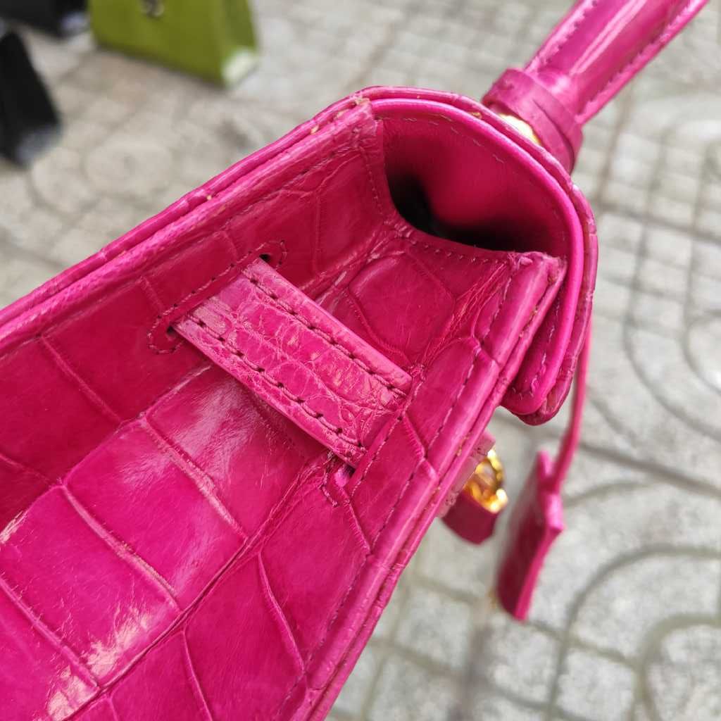 Túi da cá sấu Màu hường nữ tính. Phiên bản kelly dễ thương!