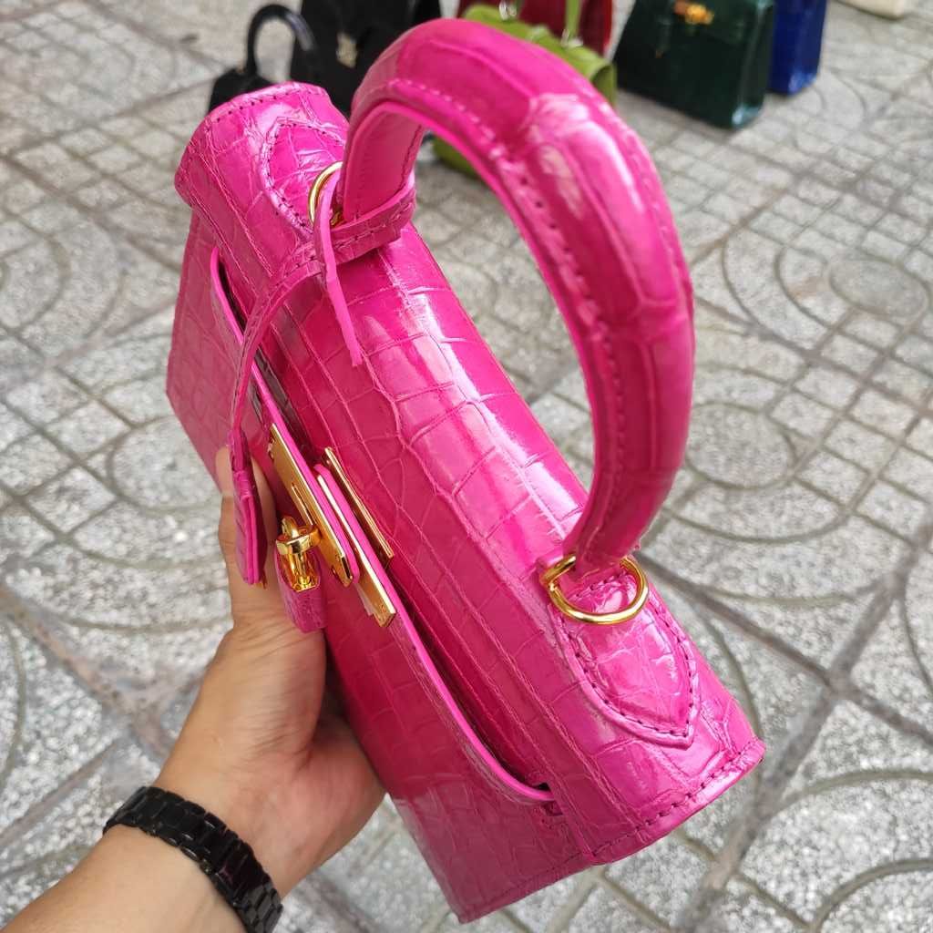 Túi da cá sấu Màu hường nữ tính. Phiên bản kelly dễ thương!