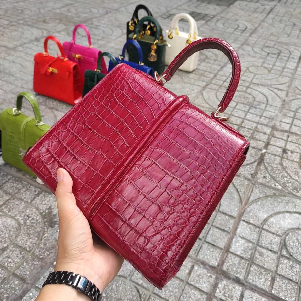 Túi nữ Da cá sấu. Màu đỏ đô lịch lãm!