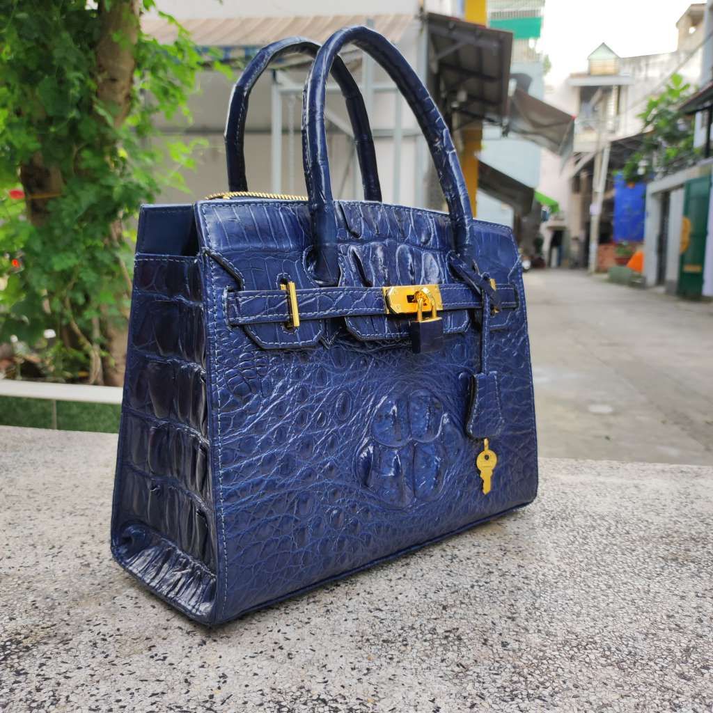 Túi xách cá sấu Size lớn 28cm có quai đeo. Phiên bản xanh navy ít đụng hàng!