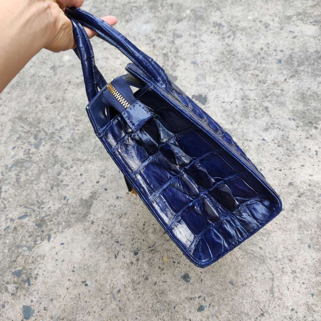 Túi xách cá sấu Size lớn 28cm có quai đeo. Phiên bản xanh navy ít đụng hàng!