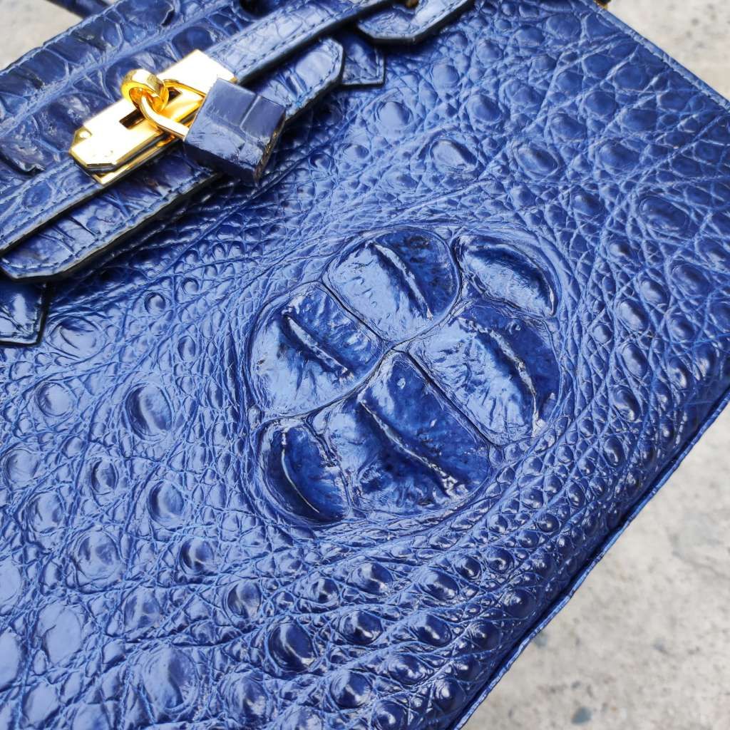 Túi xách cá sấu Size lớn 28cm có quai đeo. Phiên bản xanh navy ít đụng hàng!