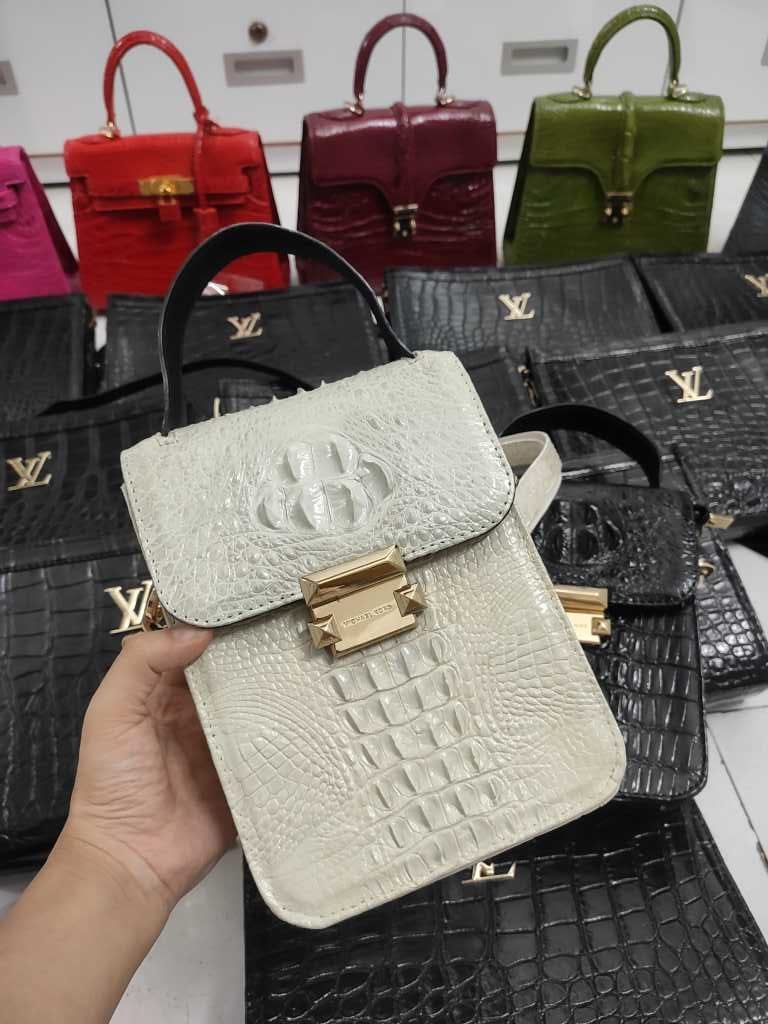 Túi nam nữ Da cá sấu thiết kế Chữ nhật. Kiểu dáng lạ mắt cho khách thích đổi kiểu!