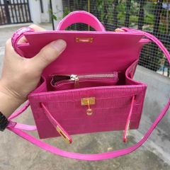 Túi da cá sấu Màu hường nữ tính. Phiên bản kelly dễ thương!