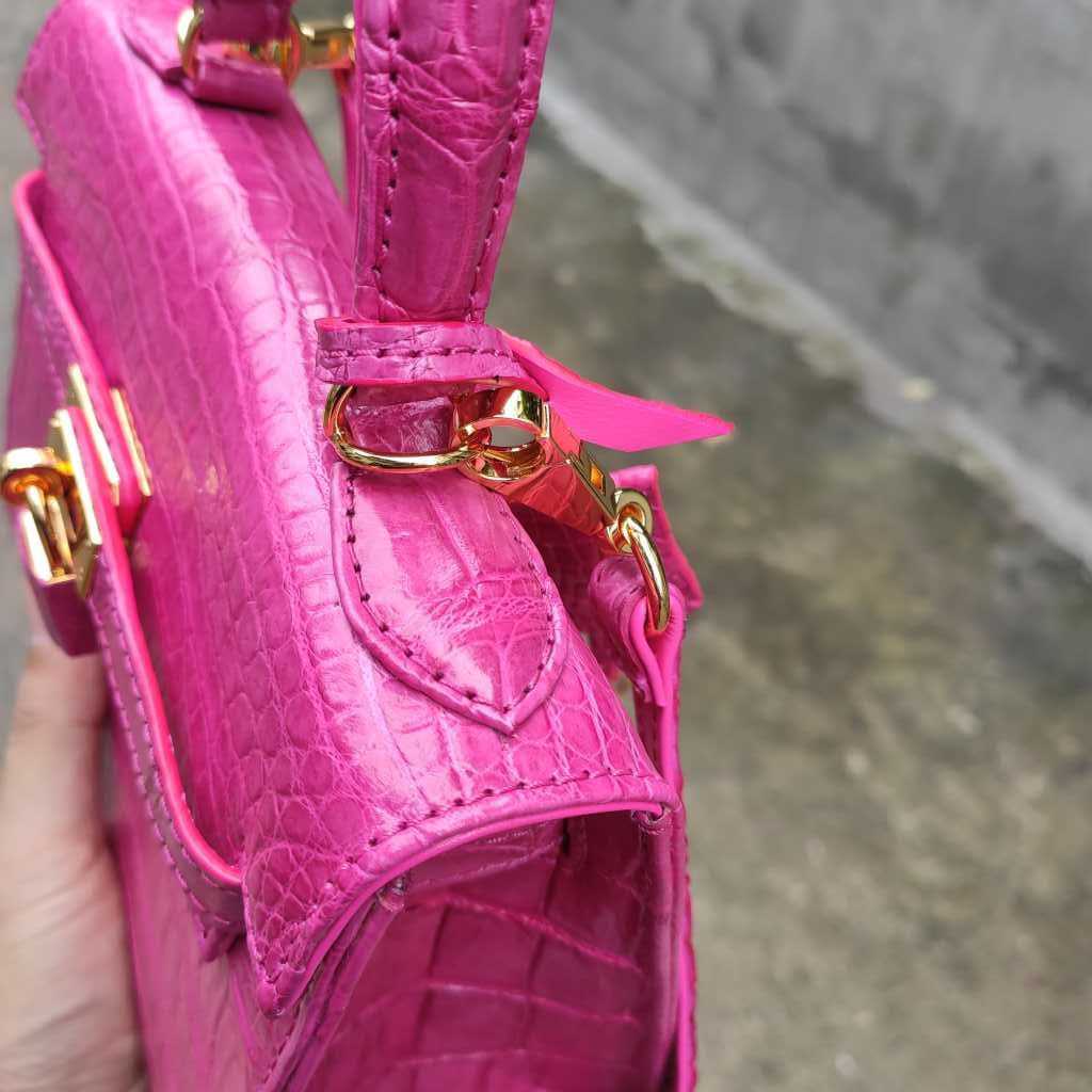 Túi da cá sấu Màu hường nữ tính. Phiên bản kelly dễ thương!