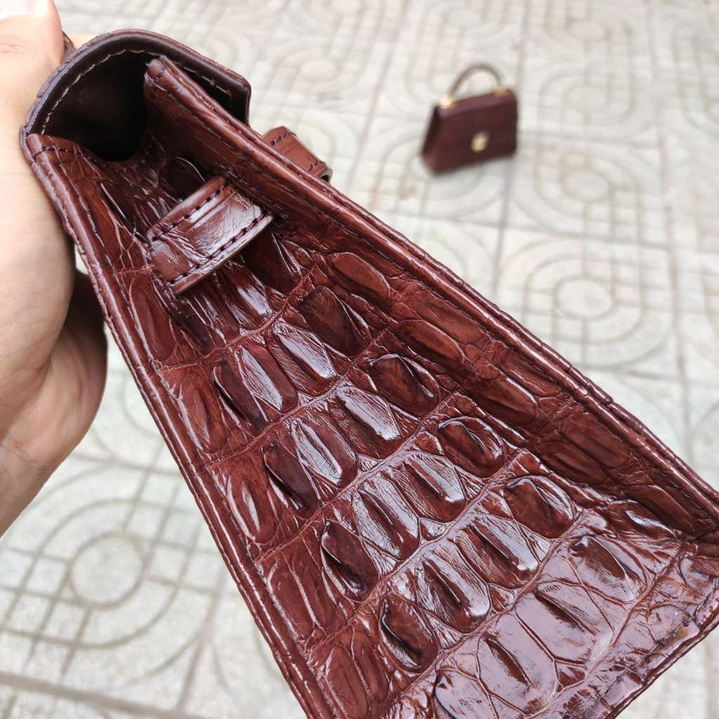 Túi xách nữ Da cá sấu có dây đeo. Size 25cm rất vừa!