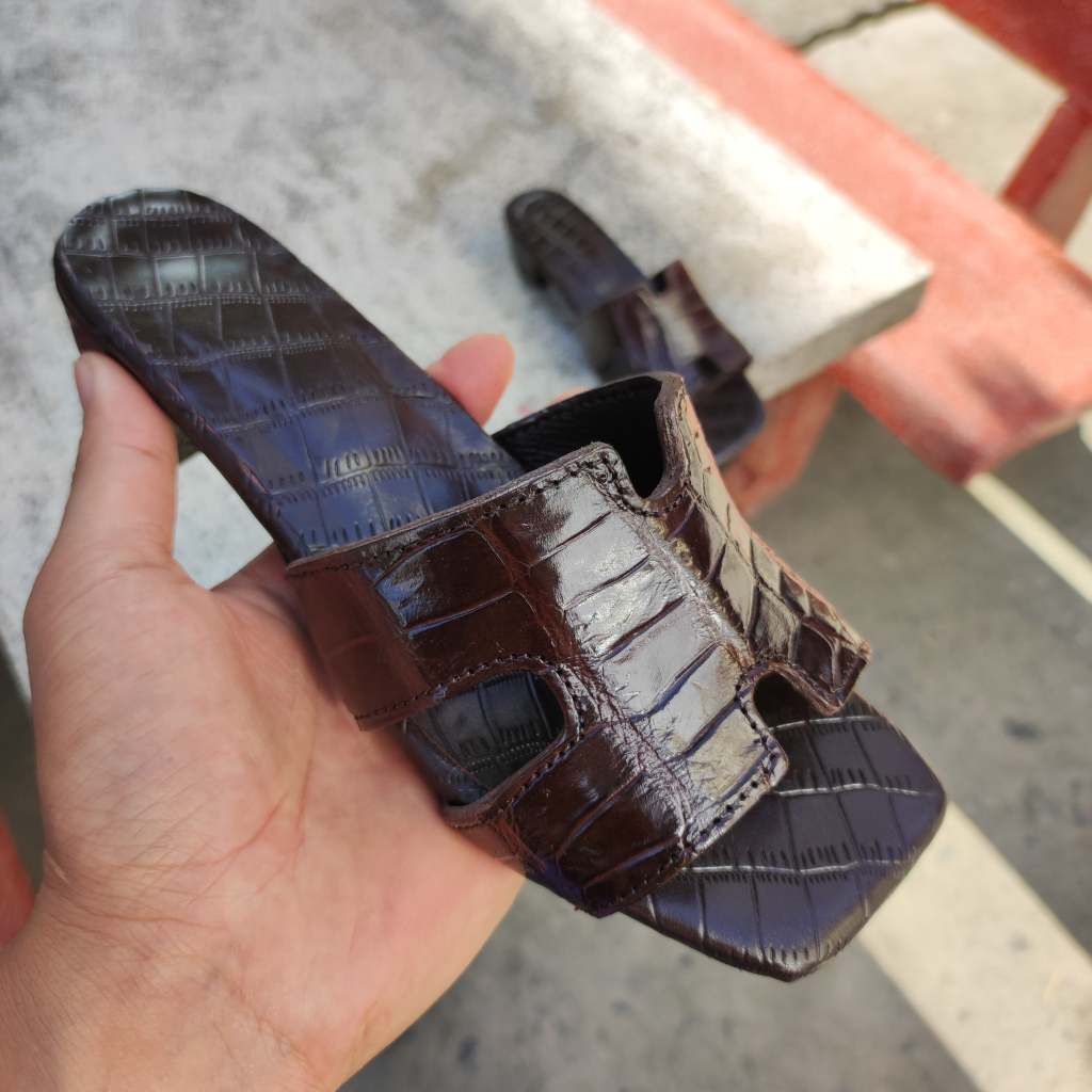 Dép nữ da Bụng cá sấu. Gót cao vừa!