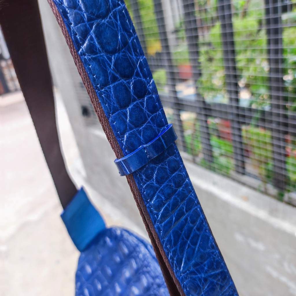 Túi đeo chéo Nam cá tính. Da cá sấu xanh Navy đẹp nổi bật!