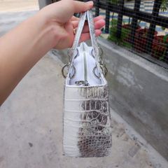 Túi xách nữ có dây đeo sang trọng. Da cá sấu Himalaya rất hiếm!