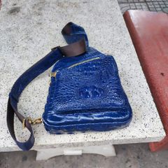Túi đeo chéo Nam cá tính. Da cá sấu xanh Navy đẹp nổi bật!
