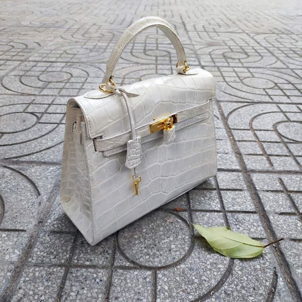 Túi xách size lớn 30cm có dây đeo. Da cá sấu trắng bạch tạng đẹp nữ tính!