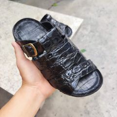 Sandal đế mới mang rất nhẹ nhàng. Da cá sấu thủ công siêu bền!