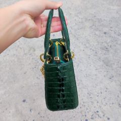 Túi nữ da cá sấu Xanh rêu phối phụ kiện siêu đẹp. Size 25 vừa vặn!