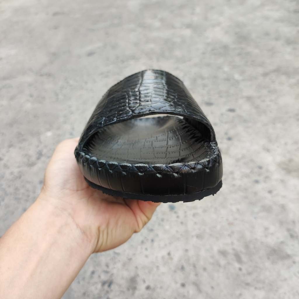 Dép ngang đế cao nâng tầm phong thái. Da bụng cá sấu siêu bền!