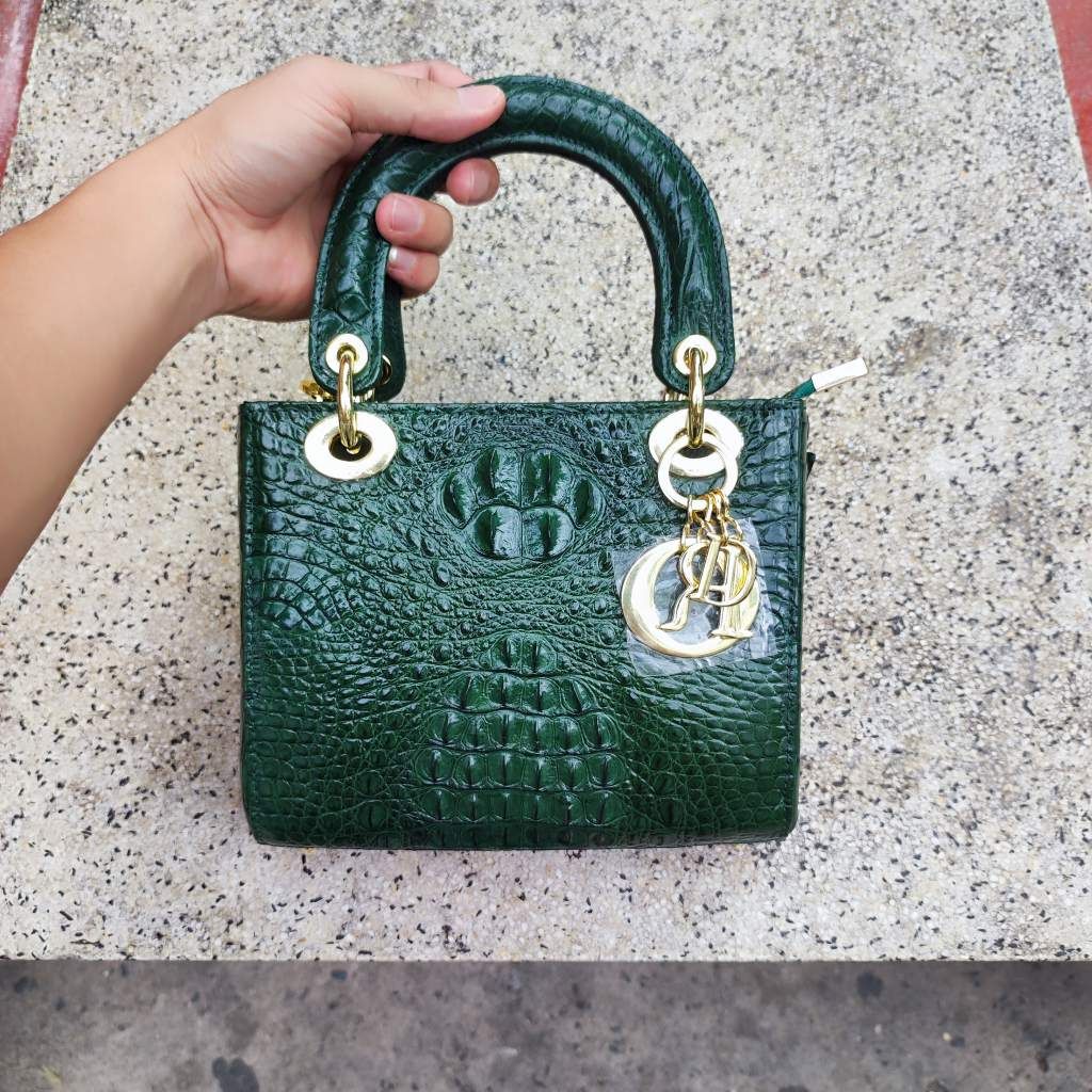 Túi nữ da cá sấu Xanh rêu phối phụ kiện siêu đẹp. Size 25 vừa vặn!