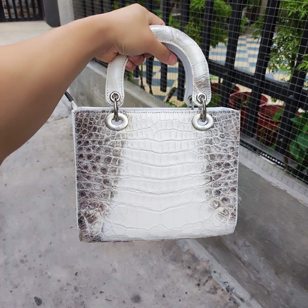Túi xách nữ có dây đeo sang trọng. Da cá sấu Himalaya rất hiếm!