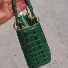 Túi nữ da cá sấu Xanh rêu phối phụ kiện siêu đẹp. Size 25 vừa vặn!
