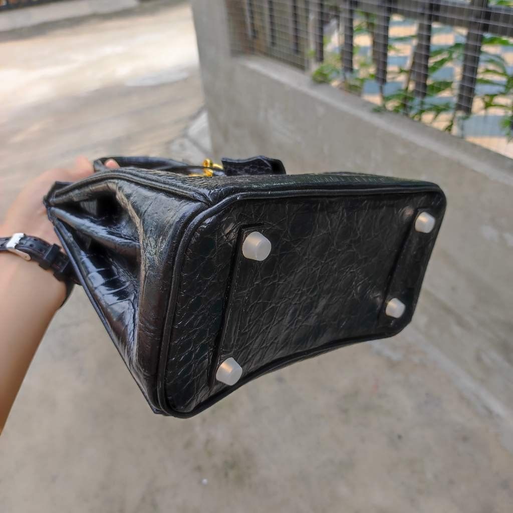 Túi da cá sấu hàng may thủ công. Size 25 vừa vặn!
