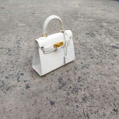 Túi xách Cá sấu nữ có dây đeo vai. Màu trắng bạch tạng nữ tính!