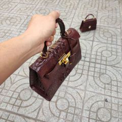 Túi xách nữ Da cá sấu có dây đeo. Size 25cm rất vừa!