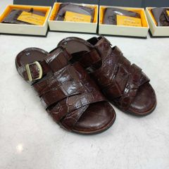 Sandal đế mới mang rất thoải mái. Da cá sấu thủ công siêu bền!