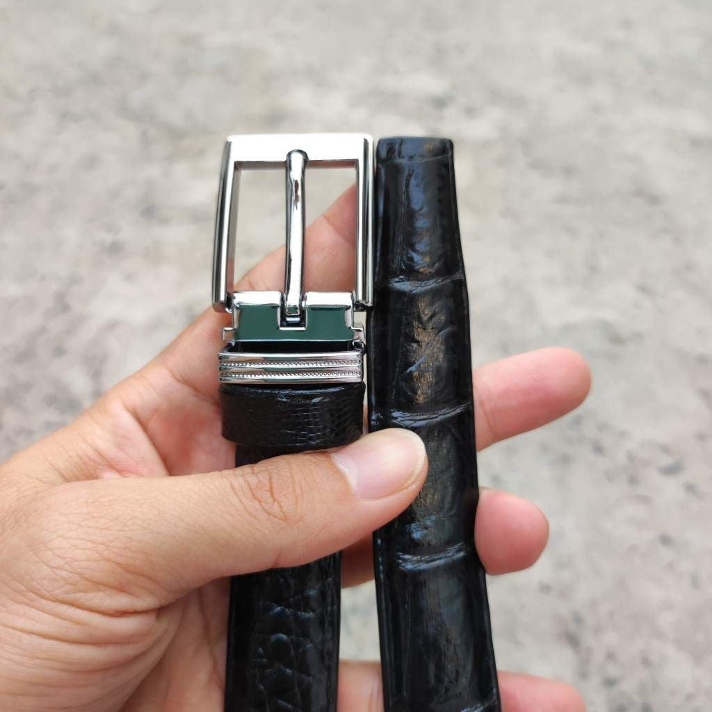 Dây lưng cá sấu cho nữ. Da bụng trơn liền tấm, đầu khóa kim cổ điển!