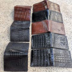 Ví cá sấu dáng đứng MINI 2 mặt. Size 10.5*8.5 cm. Gù gai cá sấu nhỏ rất đẹp!