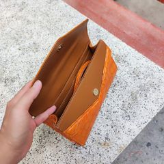 Cầm tay nữ có dây đeo đeo vai tiện lợi. Da bụng cá sấu màu Cam!