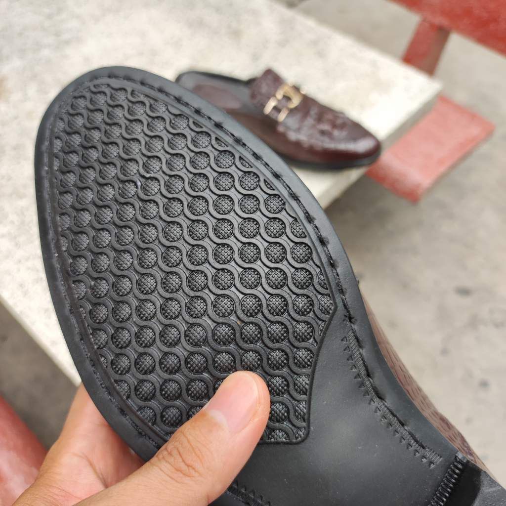 Giày sục Gù cá sấu. Mang là đẳng cấp!